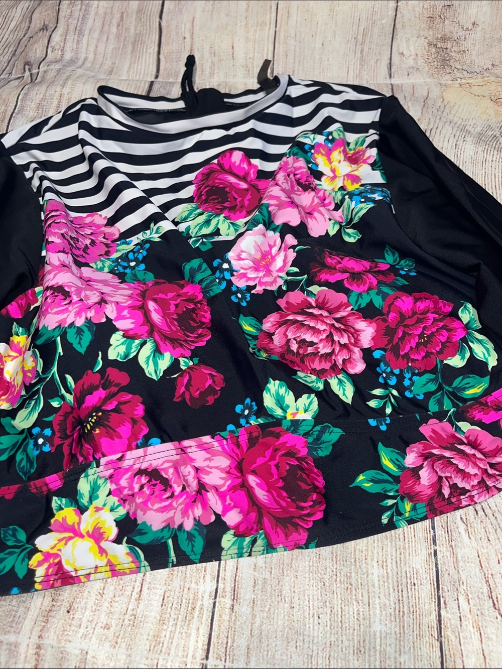 Torrid Black Floral & Stripe Long-Sleeve Swim Top Rash Guard Like New Size 2 2X - Picture 2 of 6